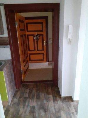 NTS 8 Aus der Küche in den Hausflur.jpg