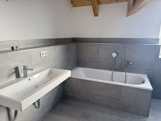 Bad mirt W!anne und Dusche