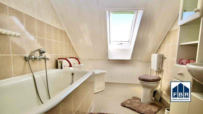 Wannenbad im Dachgeschoss