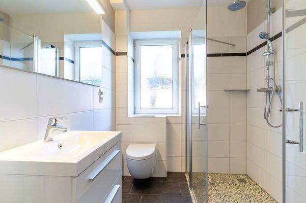 Bad inkl. großer Regendusche