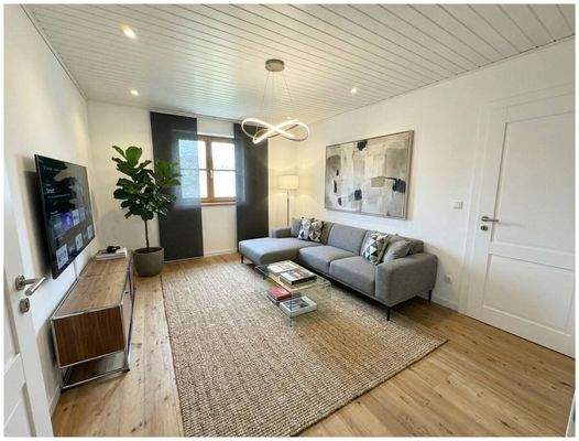 Beispielfoto mit Einrichtung (KI-unterstützt)