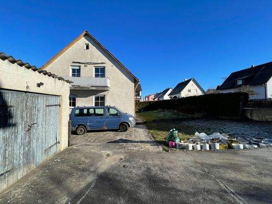 Hausansicht/Hof/Garagen