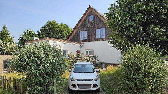 Rückseite mit TG + Stellplätze