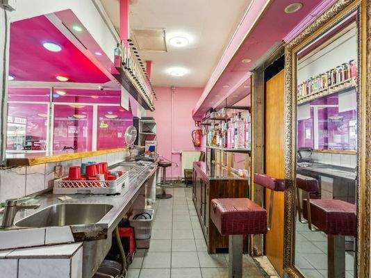 Rückseite Tresen und Gastraum_1