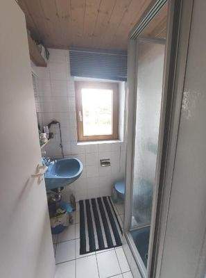 Bad mit Dusche Bild 1