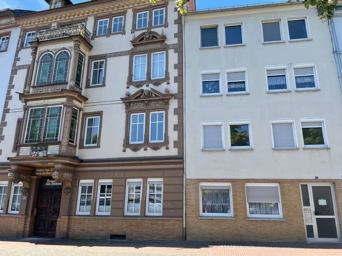 Zentrale Lage von Bad Hersfeld *** Am Marktplatz *** 2 Häuser *** 11 Wohnungen *** 771 m²  Wohnfl.**