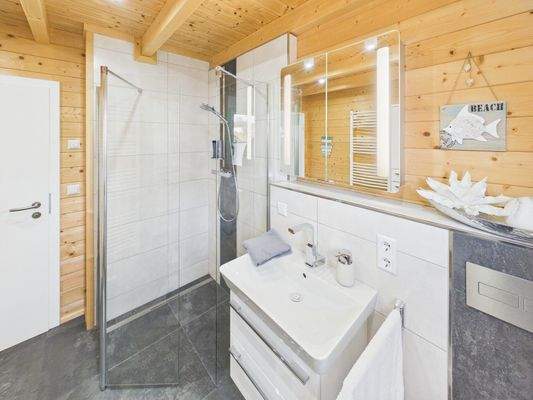 CAM03784G0-PR0102-STILL022