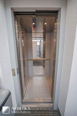 Aufzug bis zur Dachterrasse