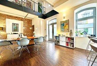 Essbereich mit Blick ins Obergeschoss