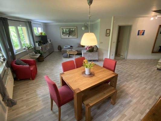 Wohnzimmer mit Essbereich