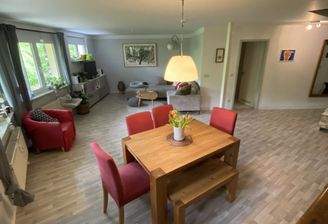 Wohnzimmer mit Essbereich