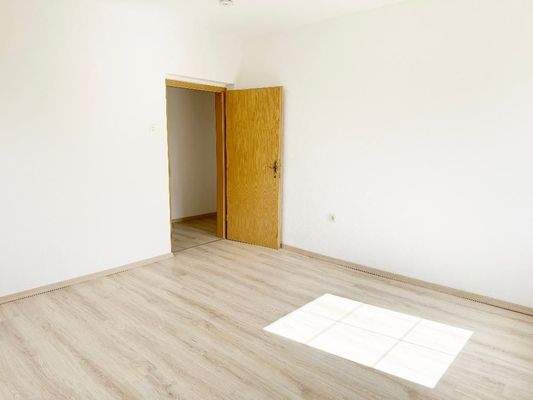 Schlafzimmer mit Blick Richtung Flurbereich