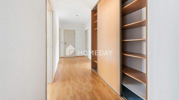 Flur mit Einbauschrank 2