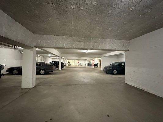 Tiefgaragenstellplatz