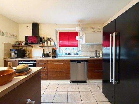 EG Küche: Spülbereich mit Blick ins Freie