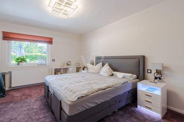 Geräumiges Schlafzimmer