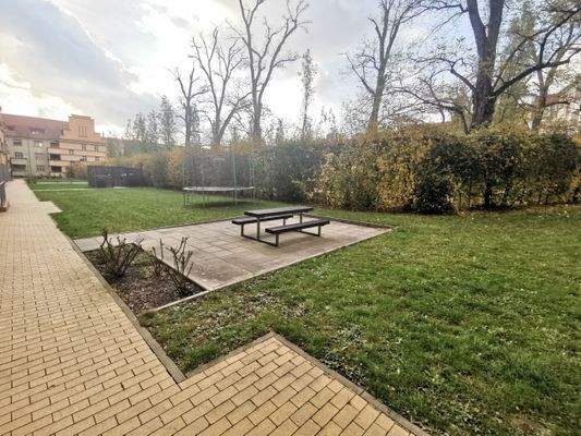 Parkähnlicher Hinterhof