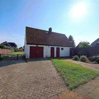 Nebengebäude mit Garage