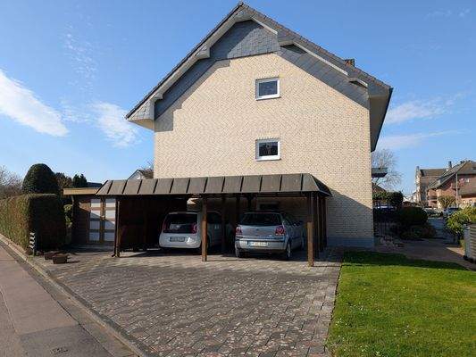 Doppelcarports mit Stellplätzen