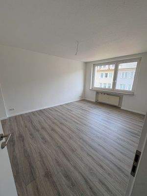 Helle Wohnung mit Holzoptik
