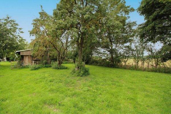 Nutztier Gehege mit Stall