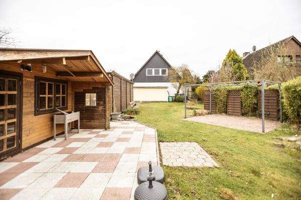 Gartenhütte mit Stromanschluss & Terrasse