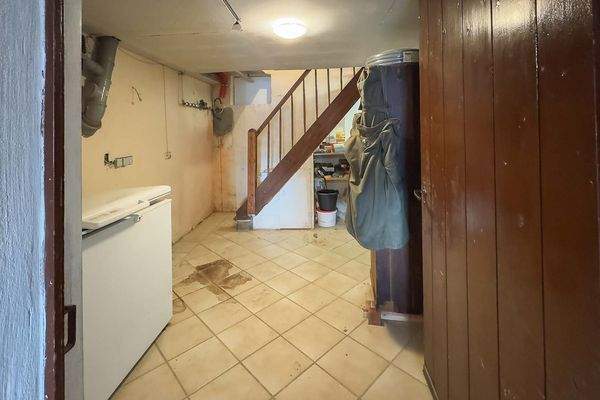 Keller und Aufgang EG