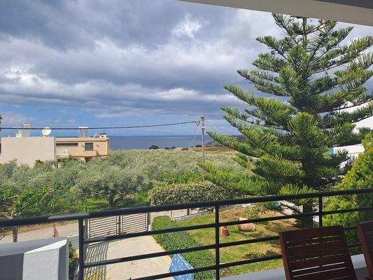 Große Villa mit offenem Meerblick und vier Mietwohnungen