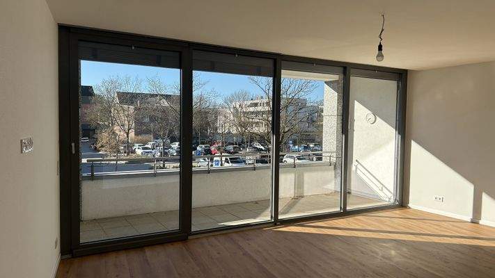 Wohnzimmer mit Balkon