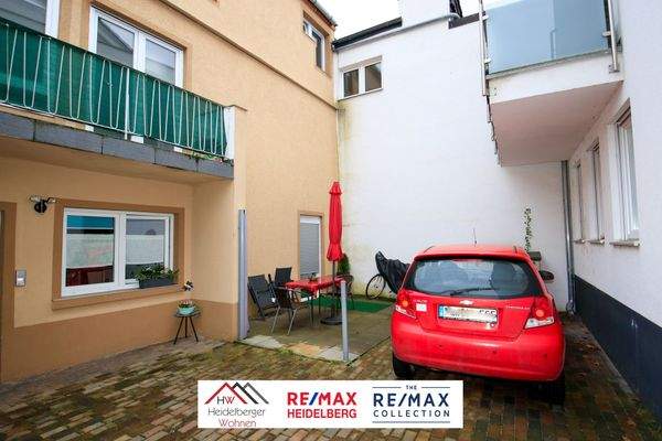 Terrasse und Autostellplazu