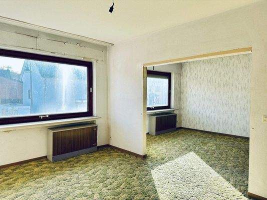 Großer Wohnraum mit Esszimmer im OG