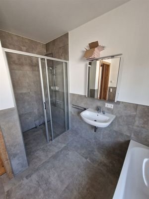 Bad-Dusche