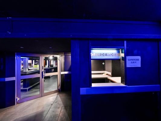 Club Garderobe 1a.jpg