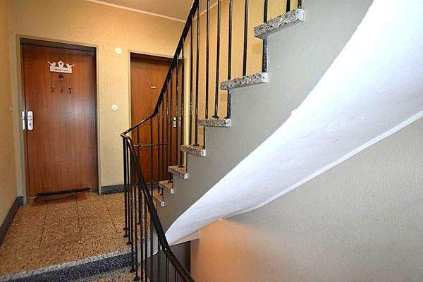 Wohnungseingang, 2-Zimmer-Wohnung mit Balkon zum Kauf in Düsseldorf Wersten, Frank Ewe Immobilienmakler