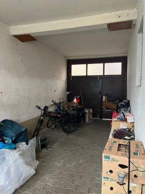 Hofdurchfahrt/ Parkplatz