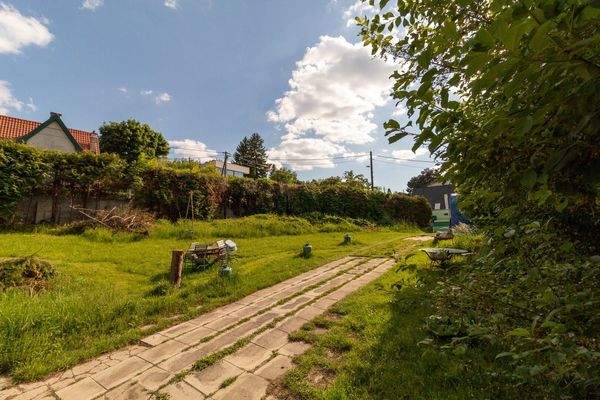 Blick vom Grundstück Richtung Straße