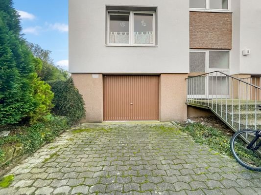 Ansicht Eingang und Garage