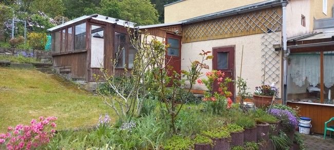 2914 Garten mit Nebengelass