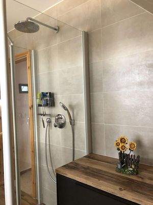 Wannenbad mit Dusche