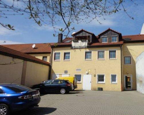 Innenhofansicht mit PKW-Stellfläche