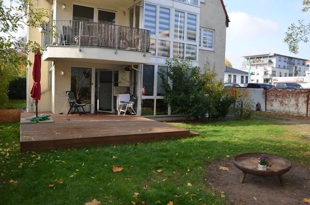 Terrasse mit Gartenzugang