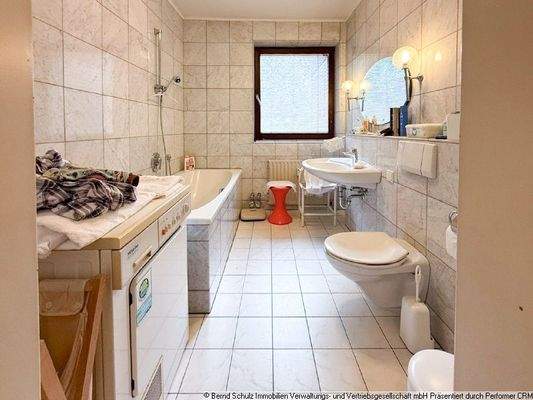 14 Vollbad mit Fenster
