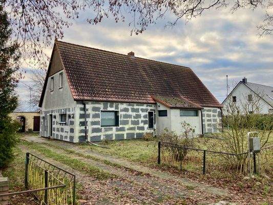 Hausansicht vorne links