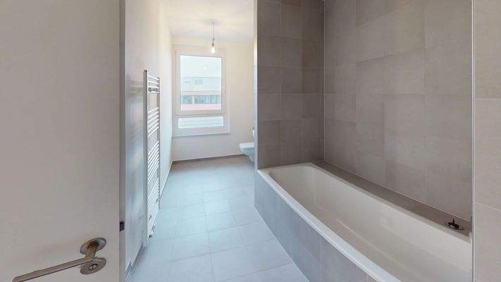 Badezimmer 1 mit Badewanne