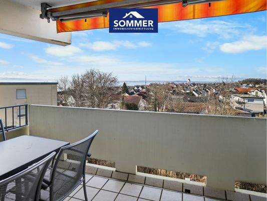 Balkon mit See- und Bergblick