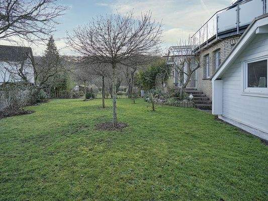 Großer, gepflegter Garten