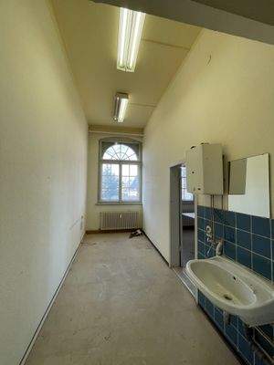 Raum 4 mit Waschbecken