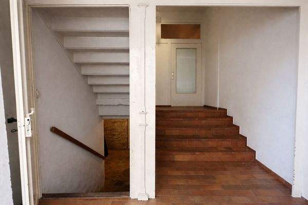 Repräs. 2-FH, Hauseingang