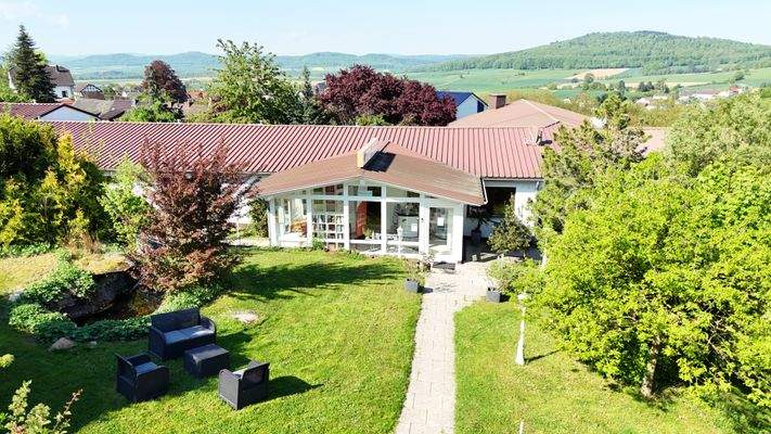 Rezeptionsgebäude mit Saal
