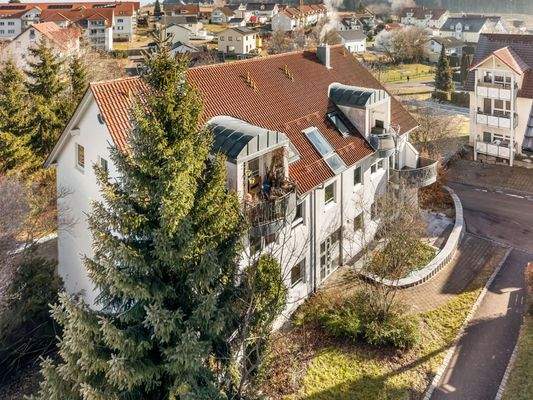 Hausansicht mit Umfeld